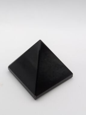 Obsidian Pyramid With Four Leaf Clover 🍀